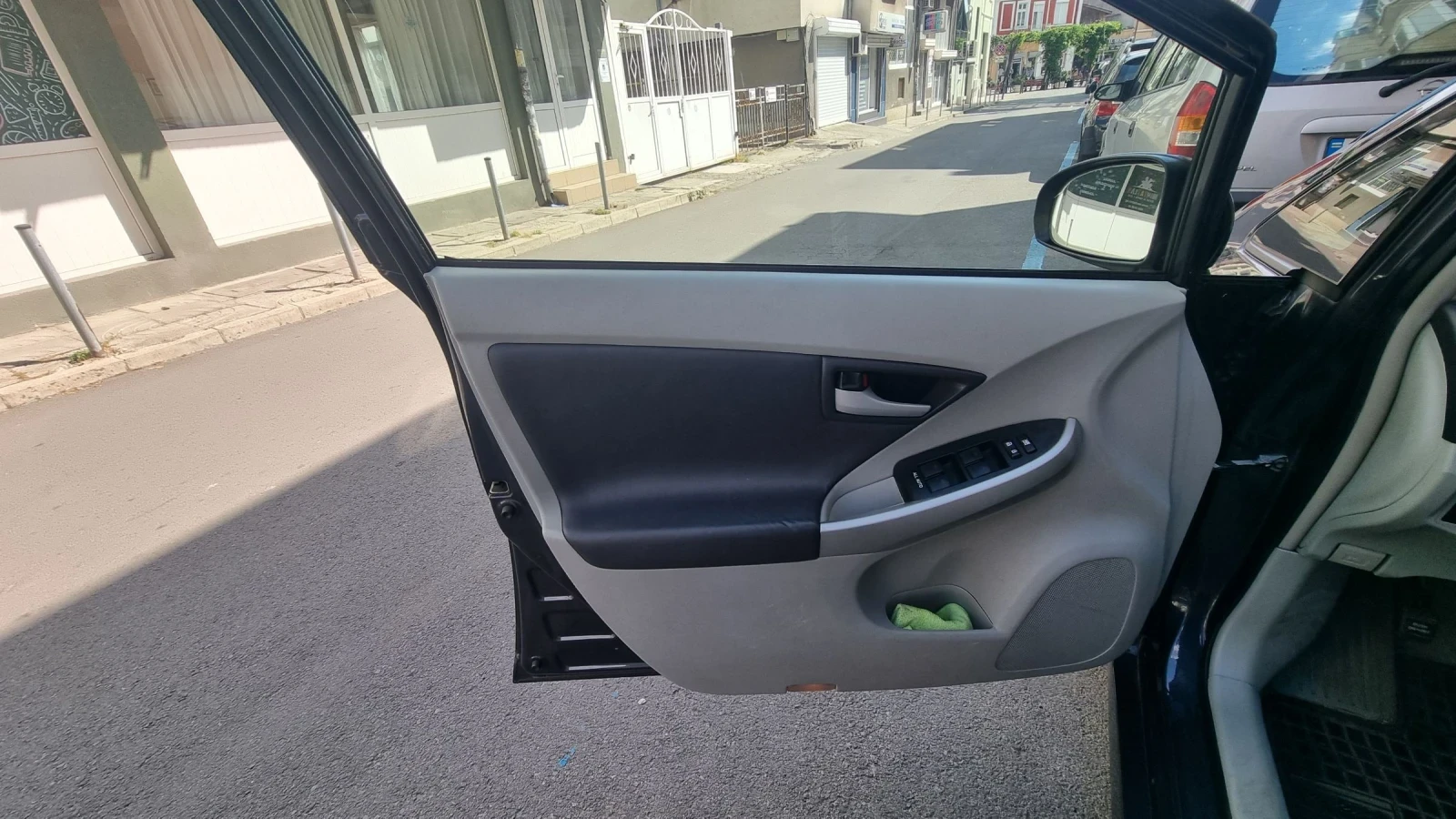 Toyota Prius Hybrid , снимка 13 - Автомобили и джипове - 55279776