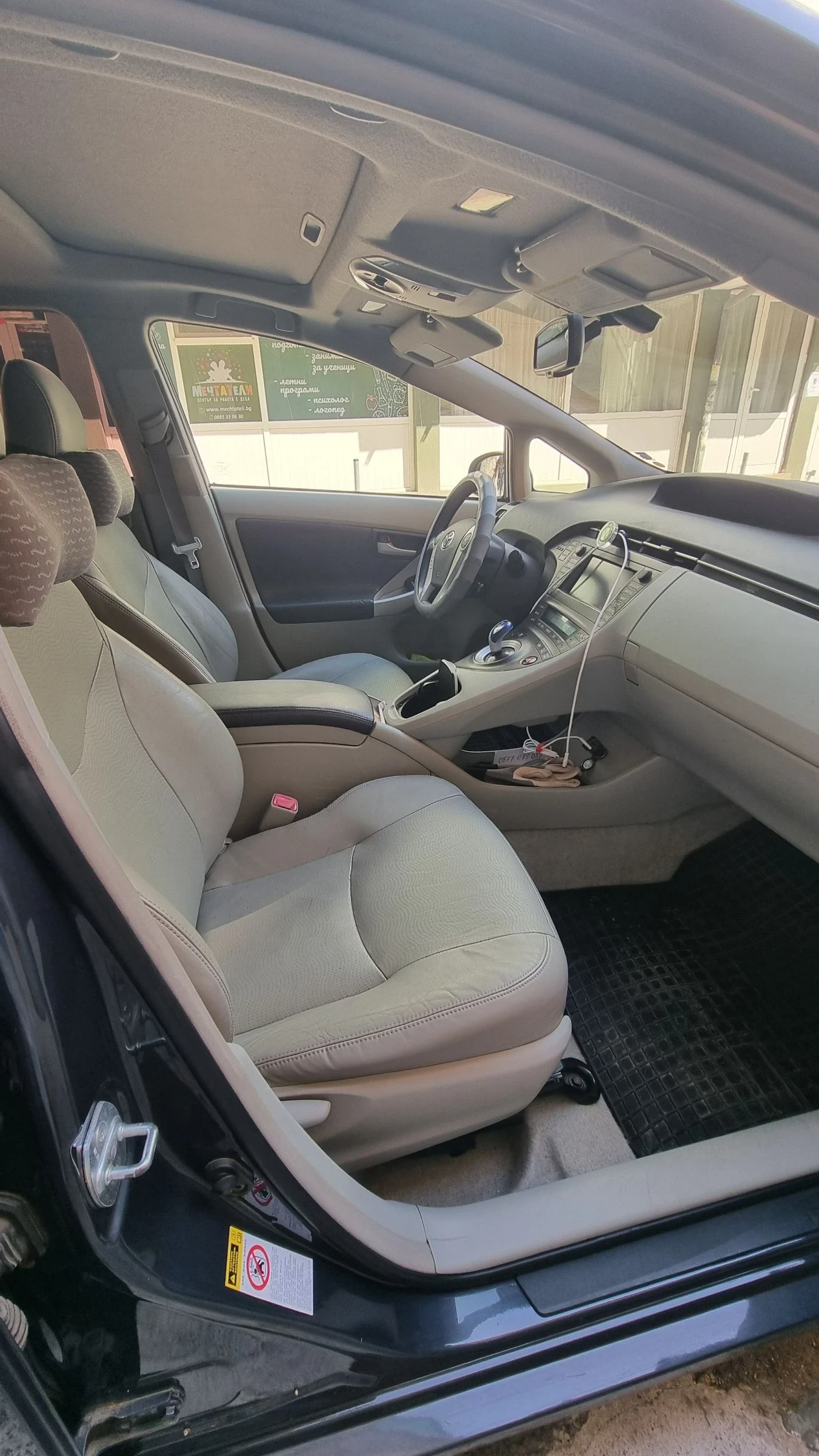 Toyota Prius Hybrid , снимка 9 - Автомобили и джипове - 55279776