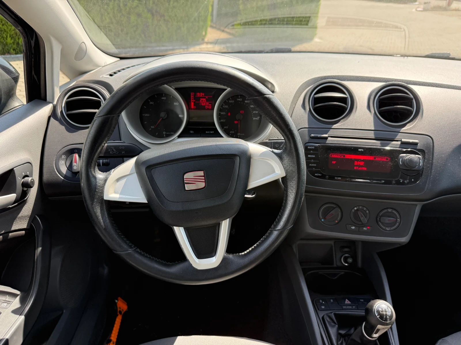 Seat Ibiza, снимка 9 - Автомобили и джипове - 55906363
