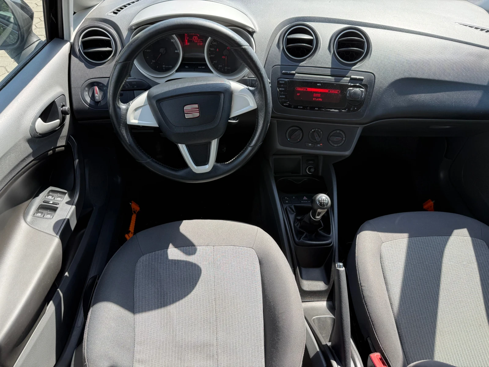Seat Ibiza, снимка 8 - Автомобили и джипове - 55906363
