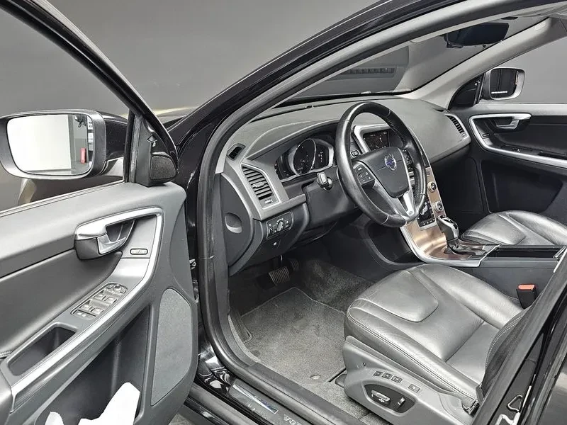 Volvo XC60 D3 1St Generation, снимка 11 - Автомобили и джипове - 56656058