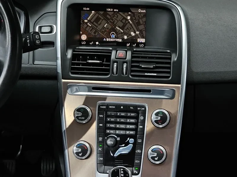 Volvo XC60 D3 1St Generation, снимка 13 - Автомобили и джипове - 56656058