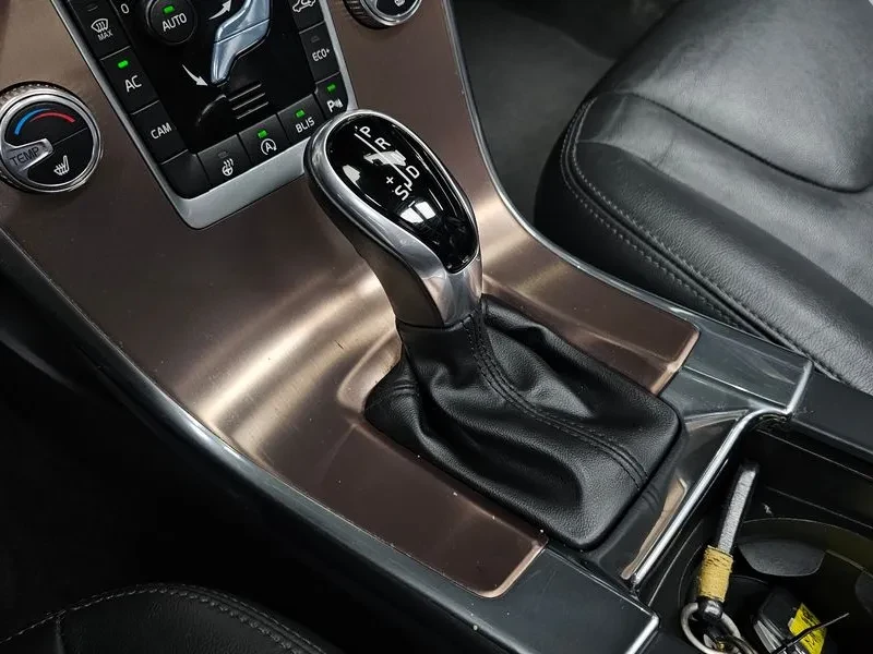 Volvo XC60 D3 1St Generation, снимка 9 - Автомобили и джипове - 56656058