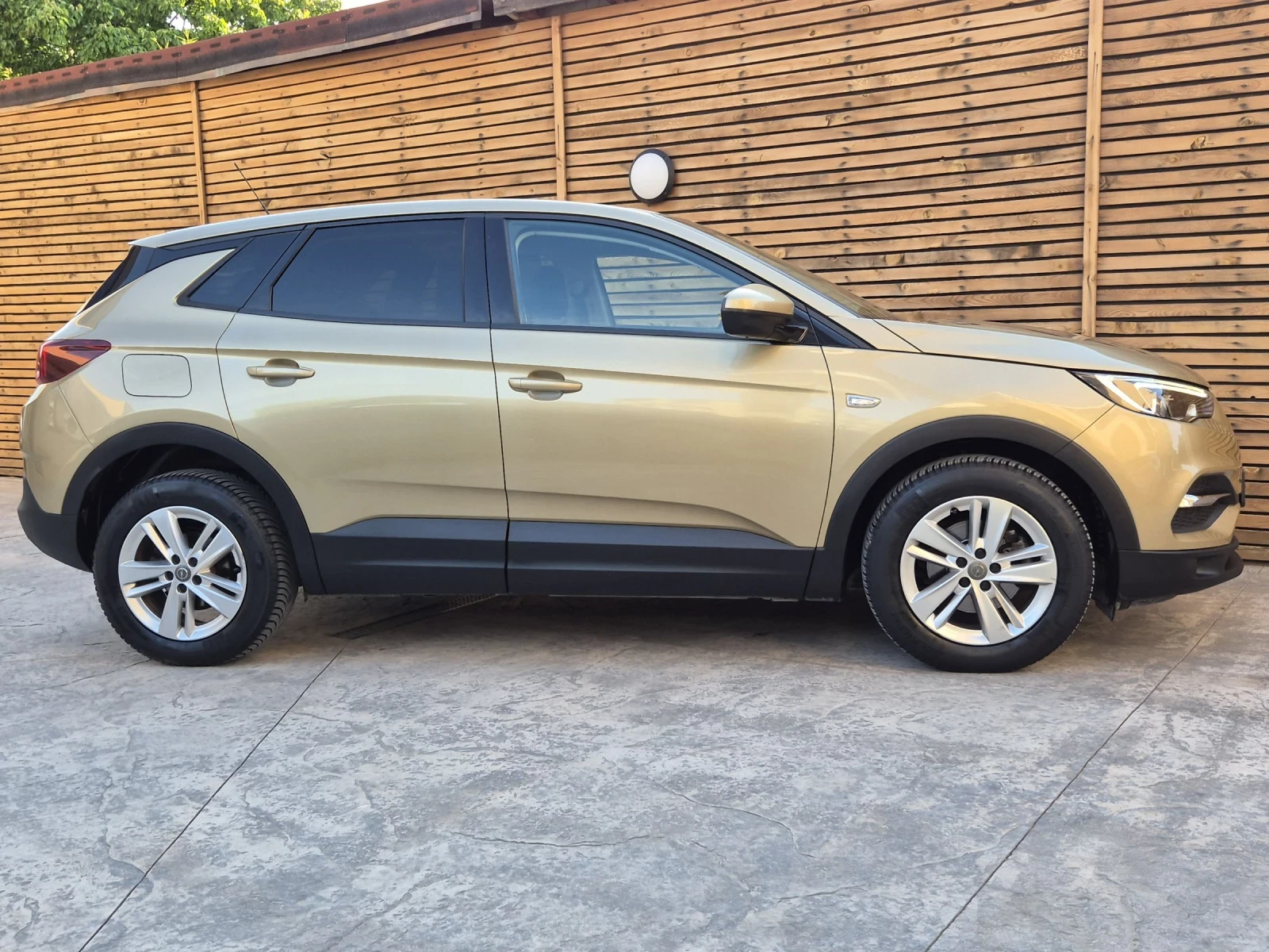 Opel Grandland X 1.2i AUTO - изображение 9