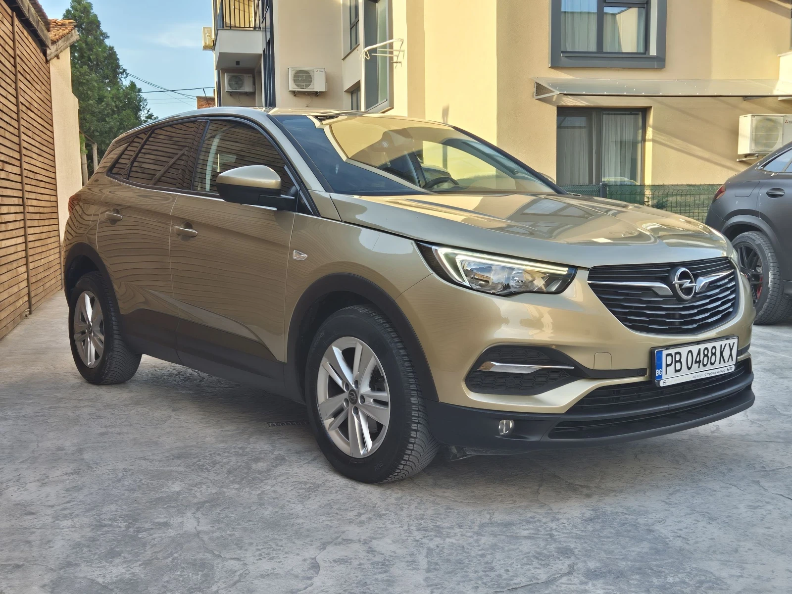Opel Grandland X 1.2i AUTO - изображение 6