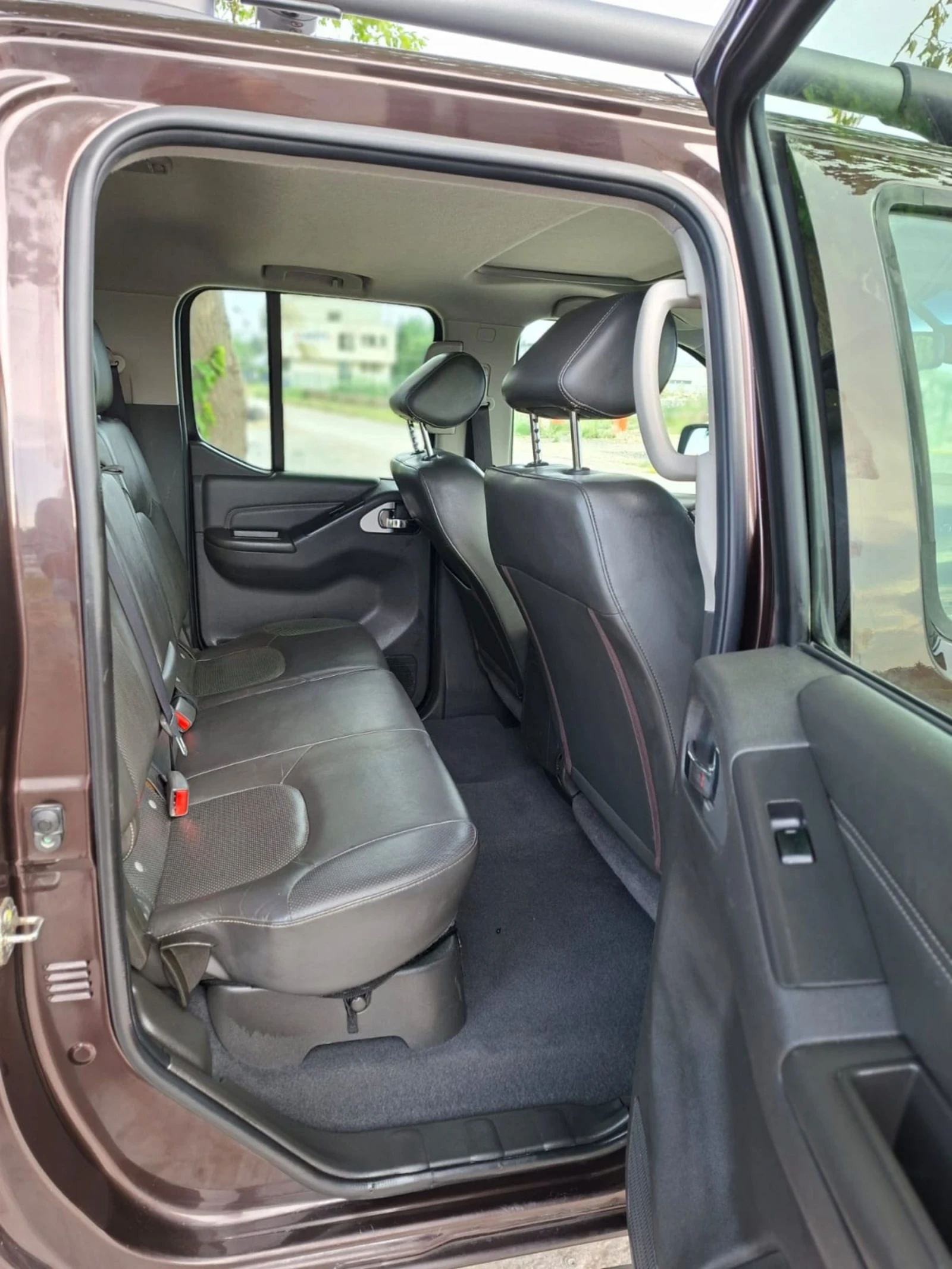 Nissan Navara 2.5TDI 4x4 190кс - изображение 7