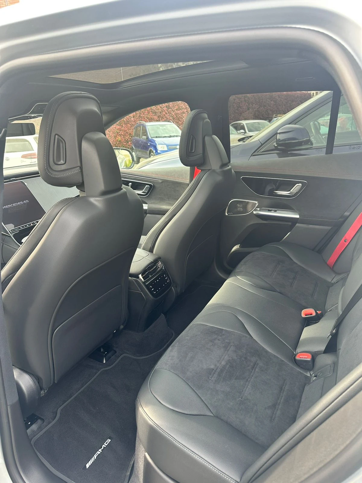 Mercedes-Benz EQE 350 AMG-Line/ PANO/CAMERA/ , снимка 8 - Автомобили и джипове - 54206111