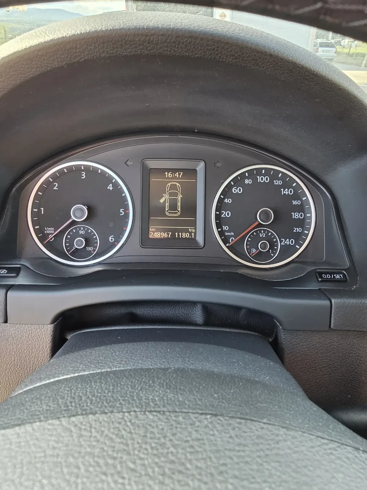 VW Tiguan 2.0 TDI - 4motion, снимка 10 - Автомобили и джипове - 54422340