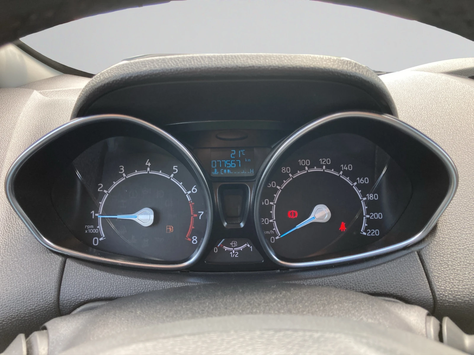 Ford EcoSport 1.0 Ecoboost MT5 99HP, снимка 15 - Автомобили и джипове - 54679283