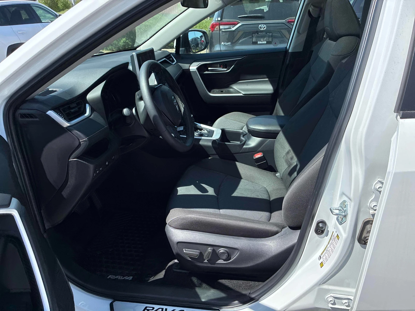 Toyota Rav4 Hybrid XLE * 2 КЛЮЧА * ПАНОРАМА * CARFAX, снимка 7 - Автомобили и джипове - 54919580