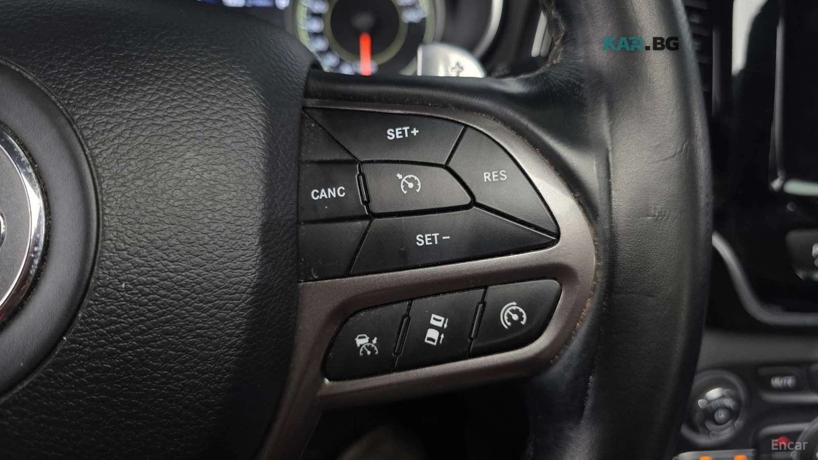 Jeep Cherokee 2.4 Limited AWD* КОЖА* ОБДУХ* НАВИ* ПАНО, снимка 15 - Автомобили и джипове - 55846263