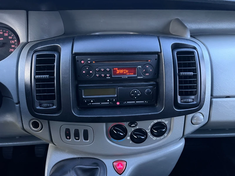 Renault Trafic 2.0dCi 114к.с. ОТЛИЧНО ТЕХНИЧЕСКО СЪСТОЯНИЕ, снимка 10 - Бусове и автобуси - 52731270