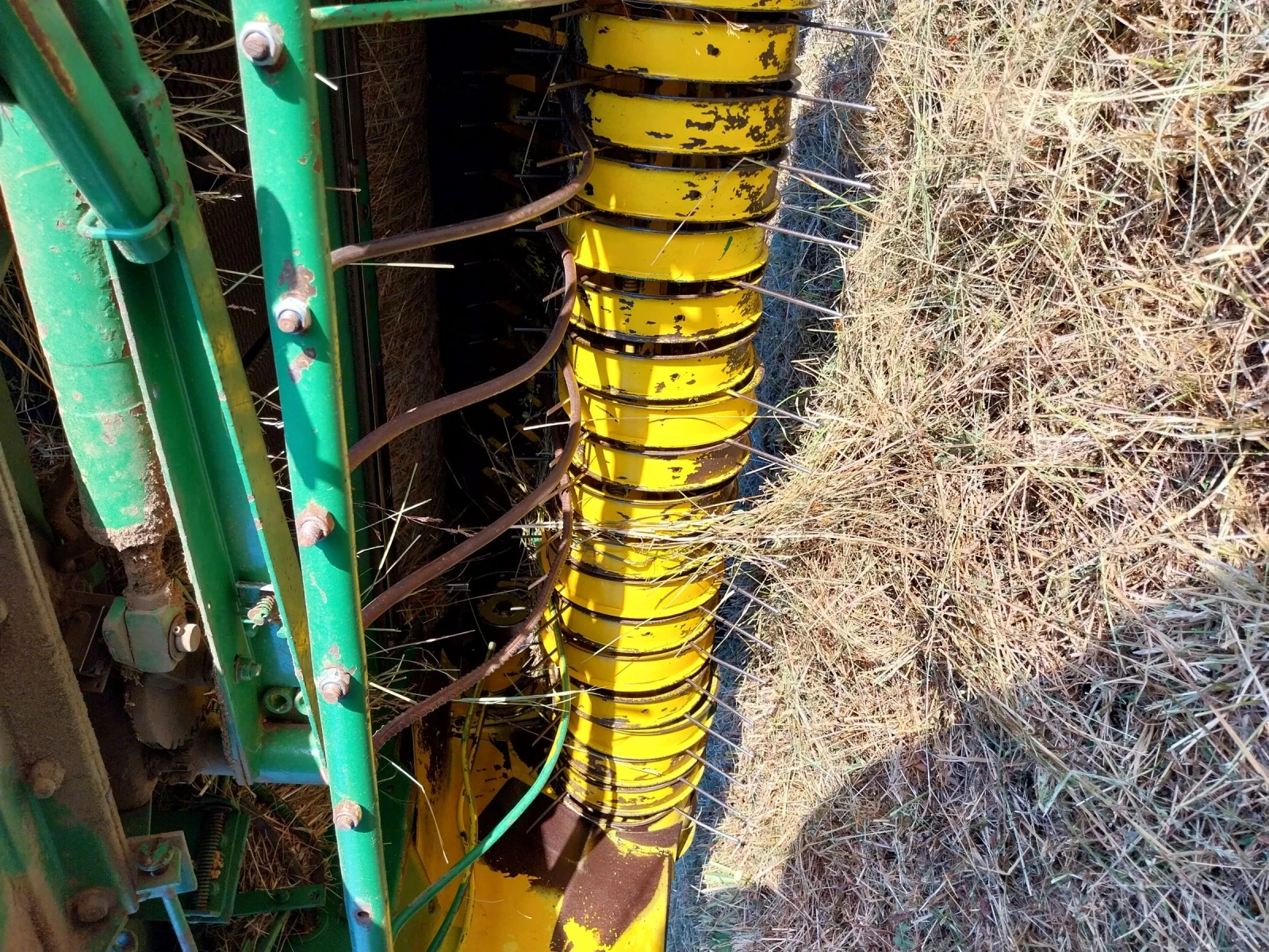 Балировачка John Deere 550 - изображение 4