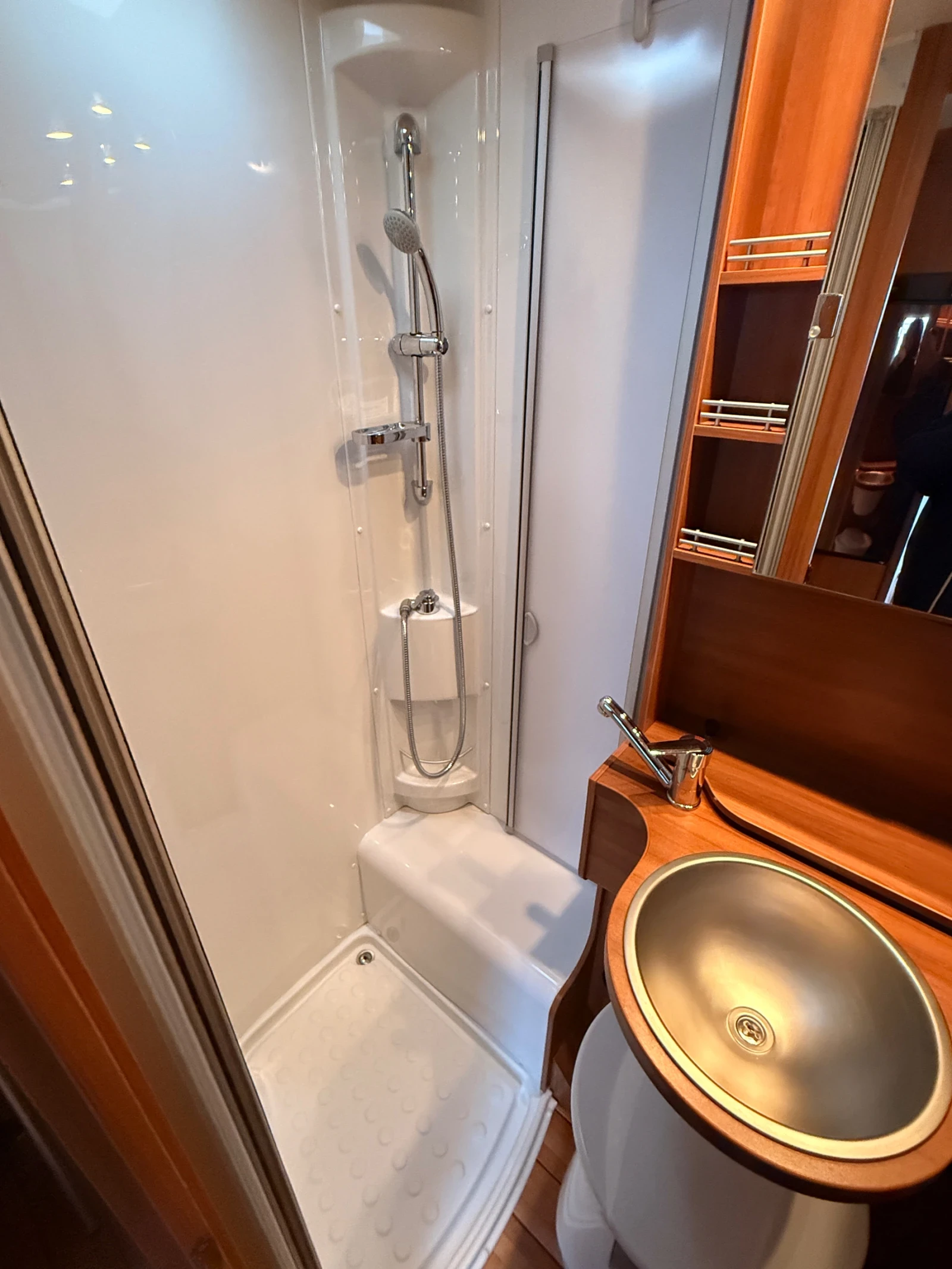 ������ Knaus Sky way 650 ��������, ����� � ��� | Mobile.bg � ����������� 12