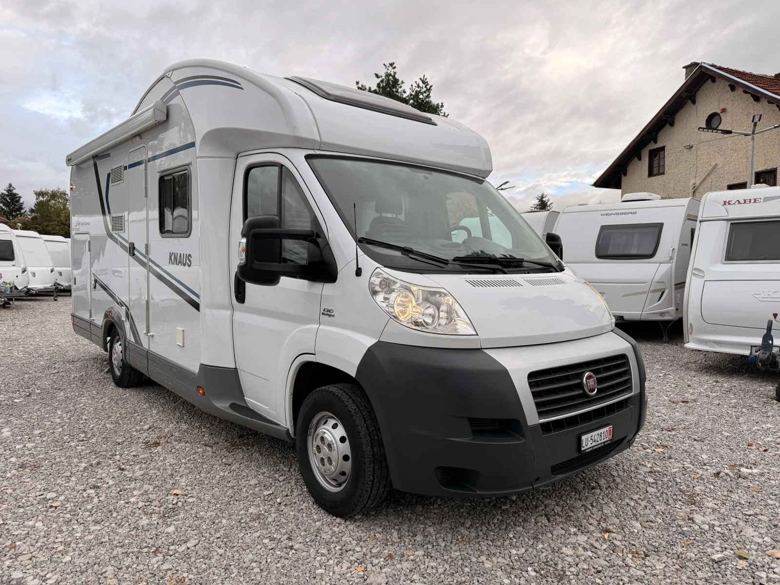 Кемпер Knaus Sky way 650 Климатик, солар и още