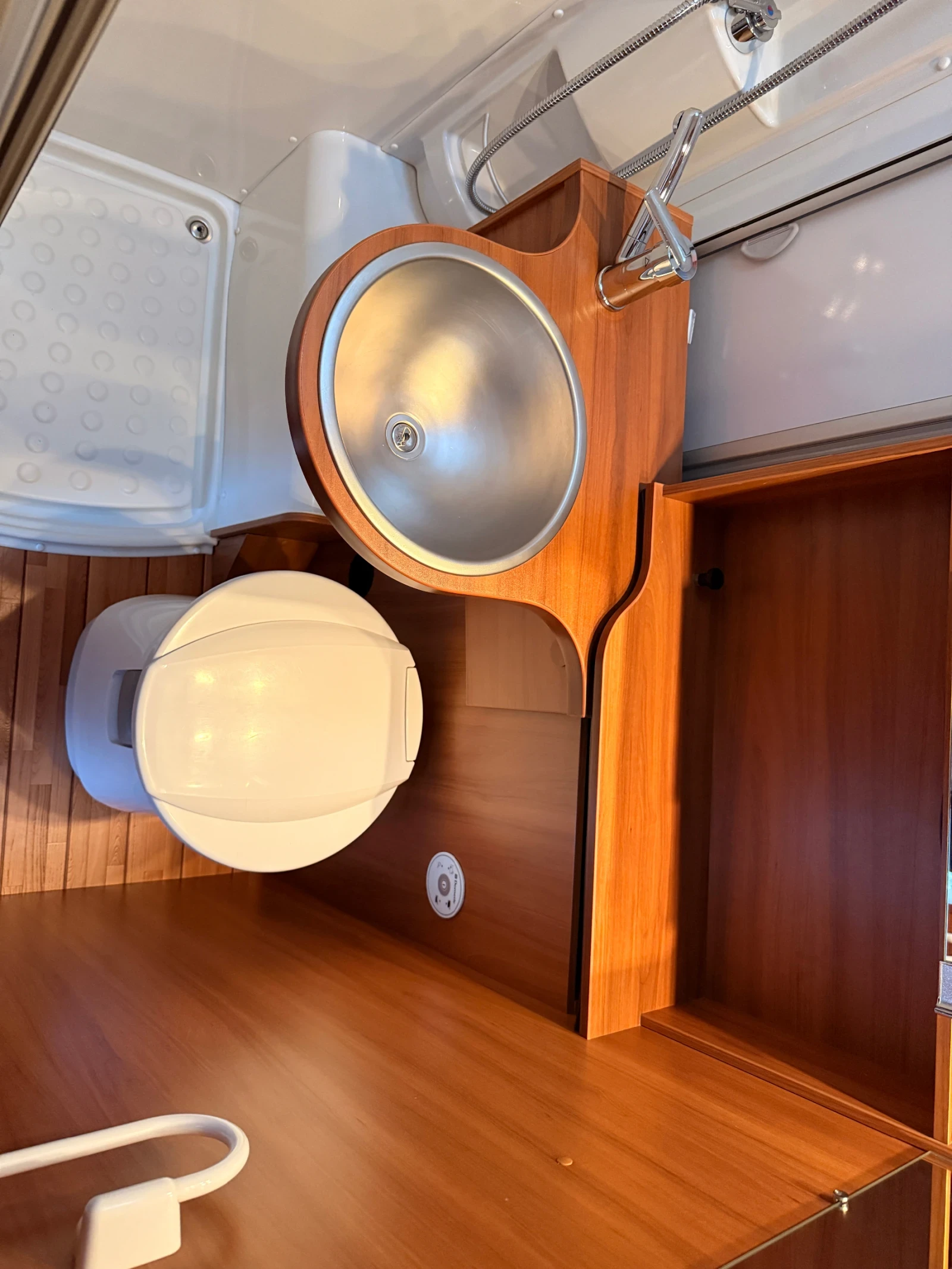 ������ Knaus Sky way 650 ��������, ����� � ��� | Mobile.bg � ����������� 14