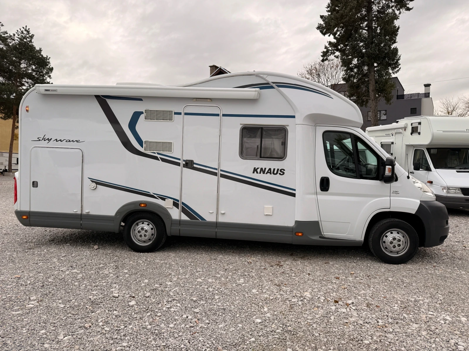 ������ Knaus Sky way 650 ��������, ����� � ��� | Mobile.bg � ����������� 3