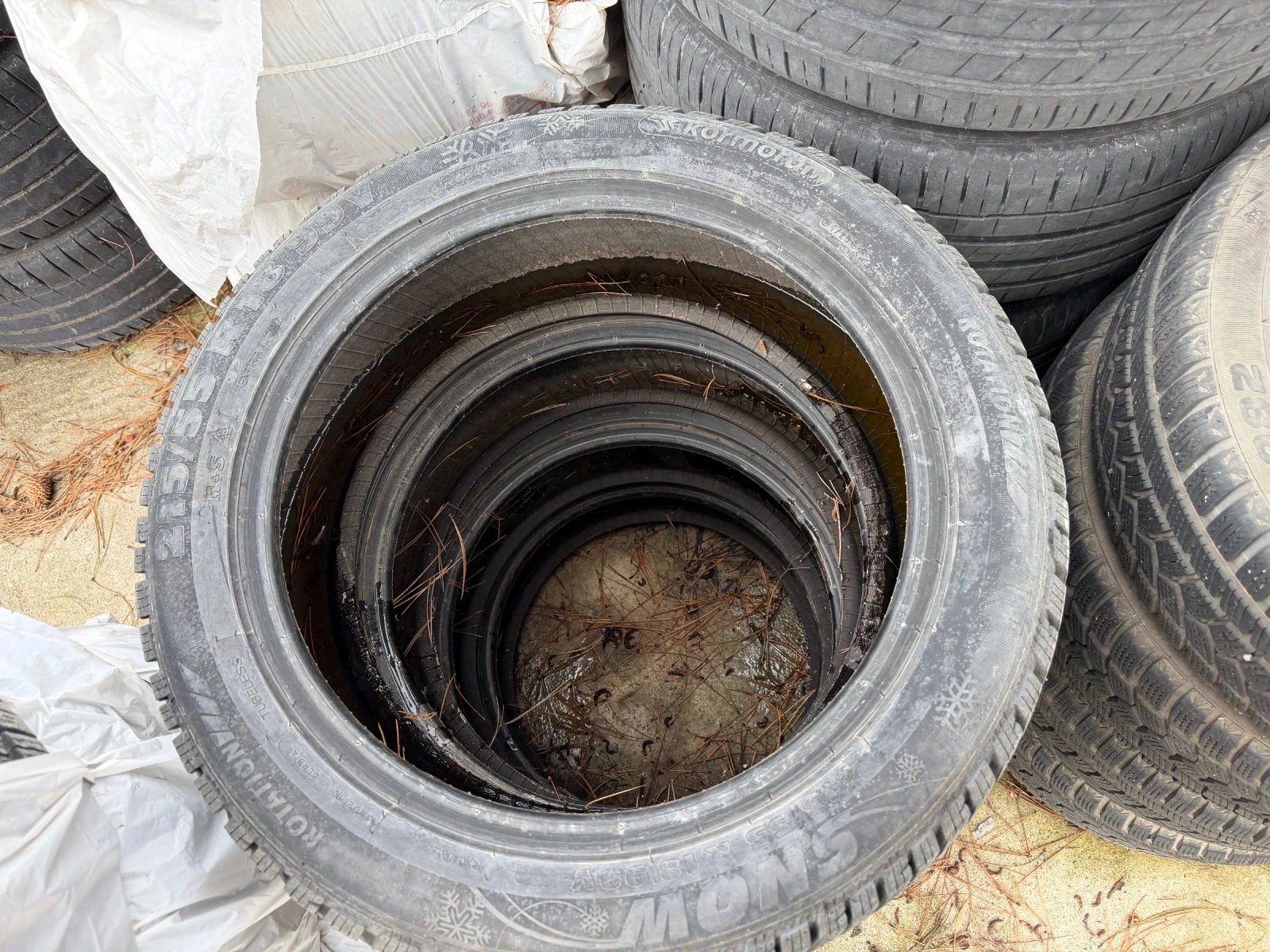 Гуми Зимни 215/55R18, снимка 2 - Гуми и джанти - 56643228