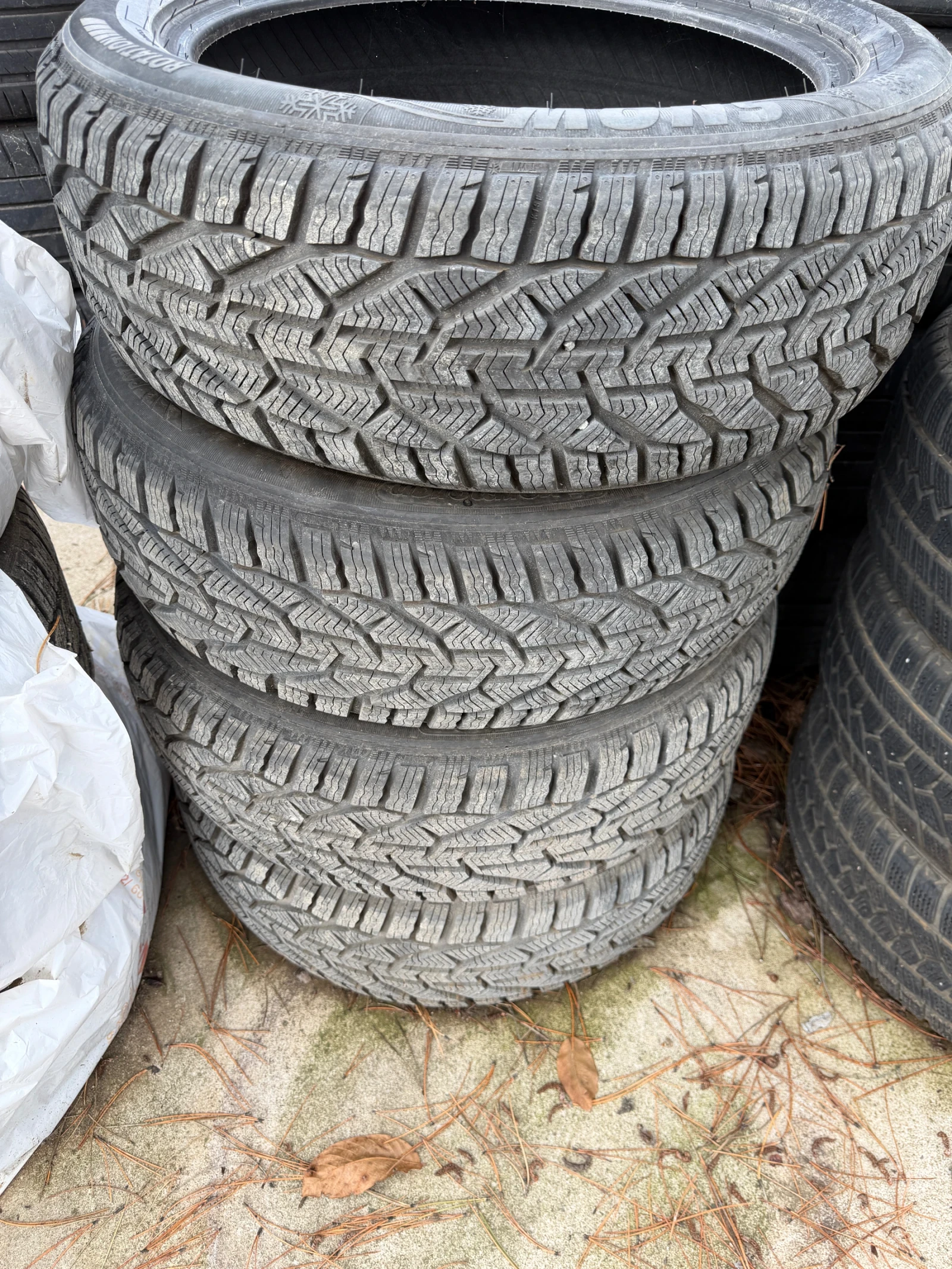 Гуми Зимни 215/55R18