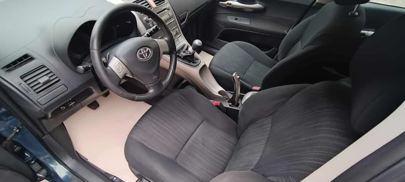 Toyota Auris 1.6 бензин/газ, снимка 15 - Автомобили и джипове - 47186915