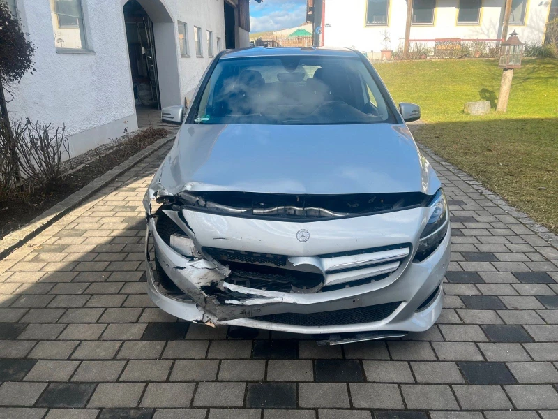 Mercedes-Benz B 180 1.6i Facelift, снимка 2 - Автомобили и джипове - 49178902