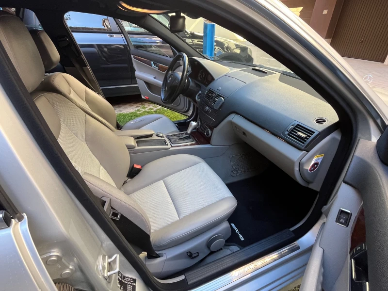 Mercedes-Benz C 320, снимка 10 - Автомобили и джипове - 52725871