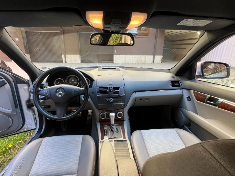 Mercedes-Benz C 320, снимка 9 - Автомобили и джипове - 52725871