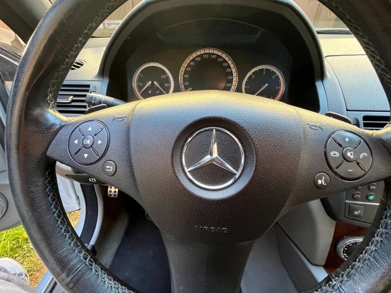 Mercedes-Benz C 320, снимка 11 - Автомобили и джипове - 52725871