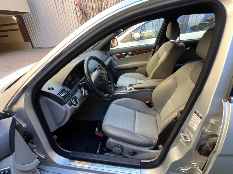 Mercedes-Benz C 320, снимка 8 - Автомобили и джипове - 52725871