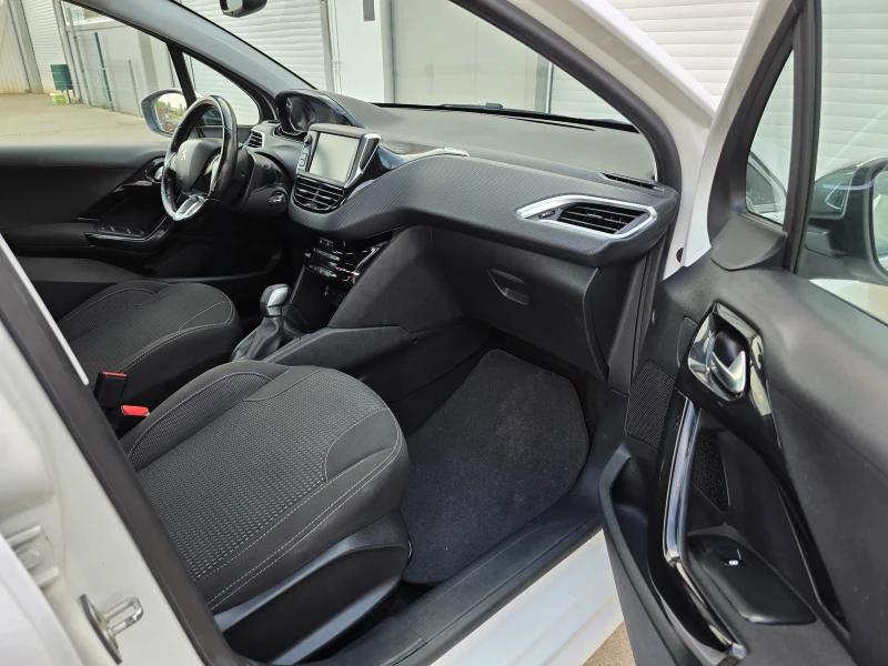 Peugeot 208 1.2 THP EVRO 6 , снимка 11 - Автомобили и джипове - 51318392