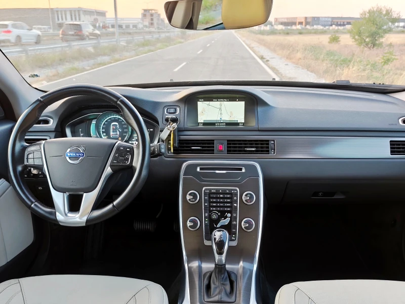 Volvo V70 2.0D4 181ks EURO6, снимка 8 - Автомобили и джипове - 51647508