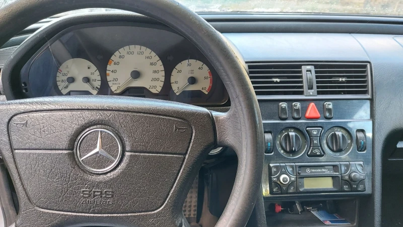 Mercedes-Benz C 200, снимка 6 - Автомобили и джипове - 52976828