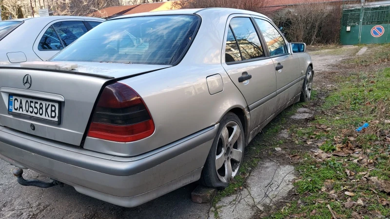 Mercedes-Benz C 200, снимка 3 - Автомобили и джипове - 52976828