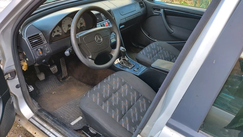Mercedes-Benz C 200, снимка 5 - Автомобили и джипове - 52976828