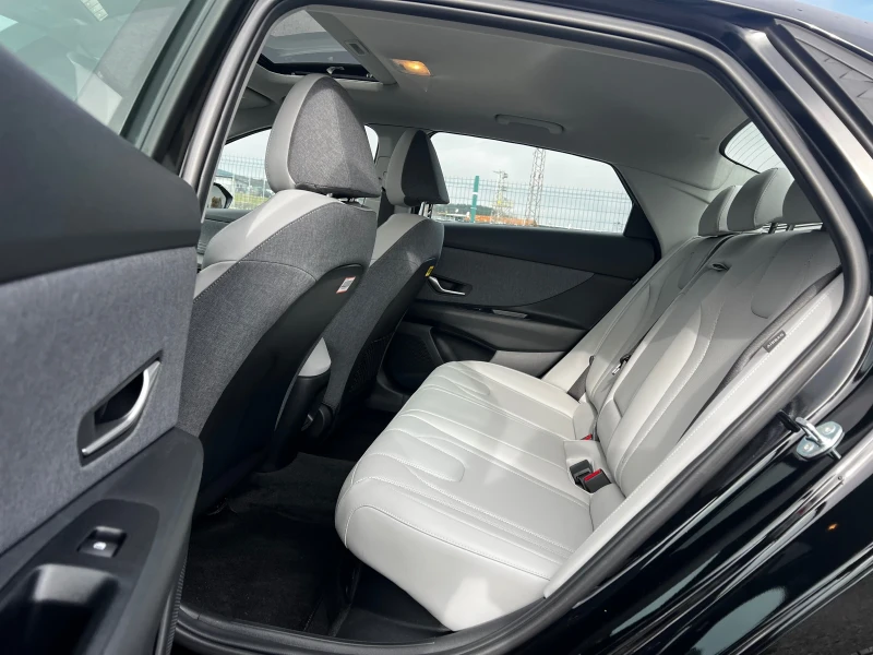 Hyundai Elantra 1.6 HIBRID, снимка 11 - Автомобили и джипове - 53379579