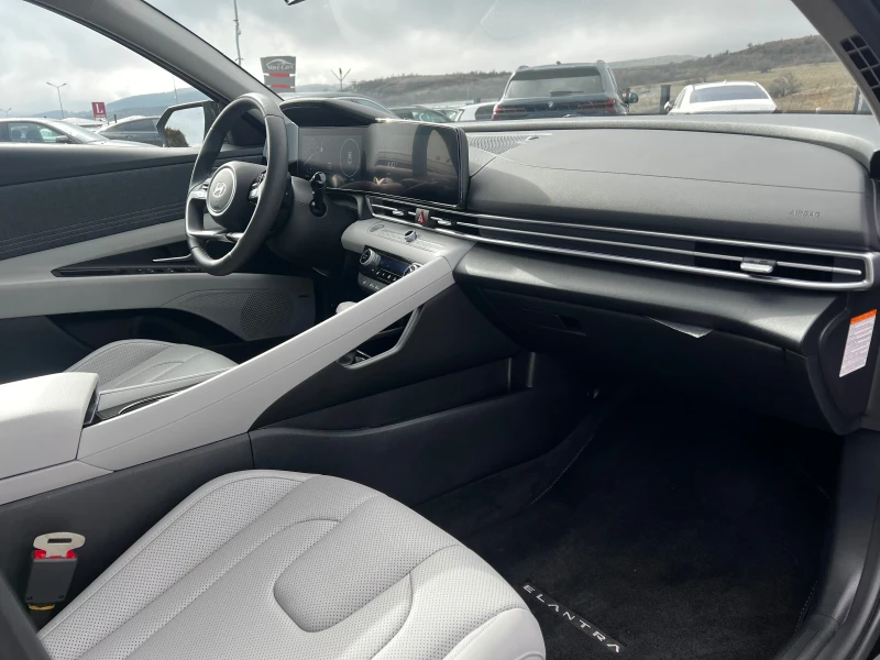 Hyundai Elantra 1.6 HIBRID, снимка 15 - Автомобили и джипове - 53379579