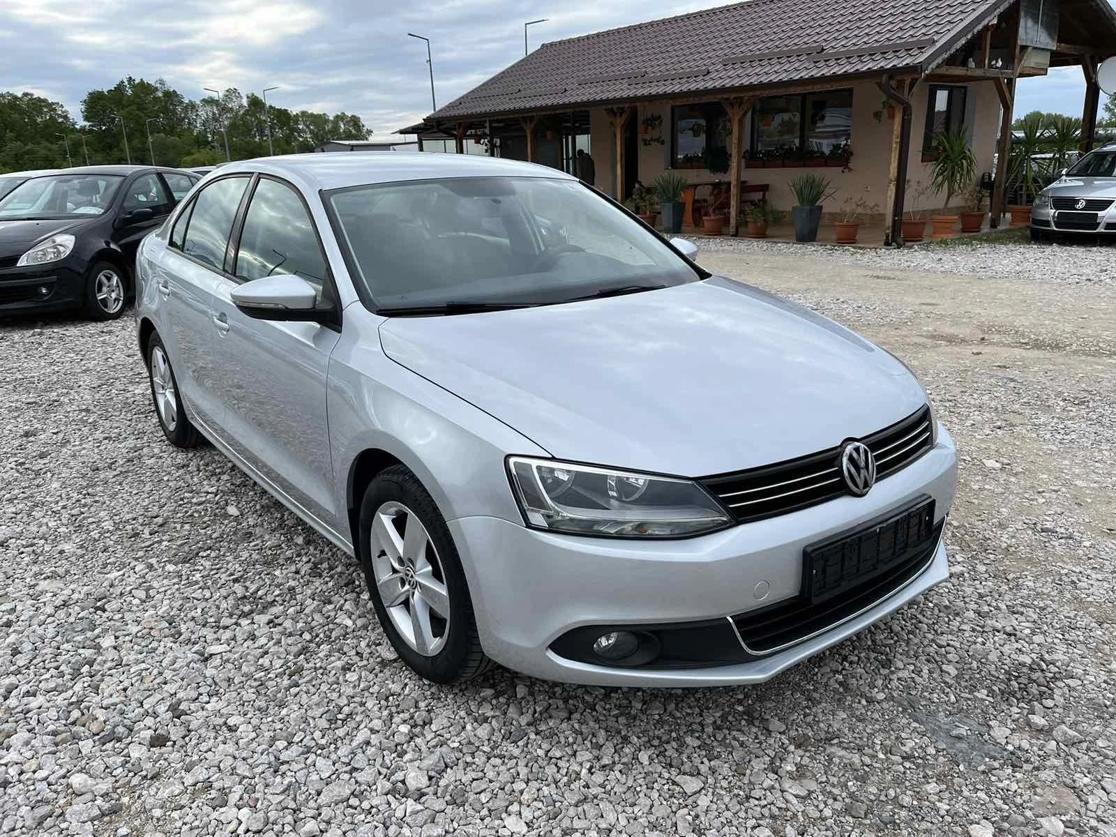 VW Jetta 1.6TDI 105к DSG BLUEMOTION КЛИМАТРОНИК ВНОС ИТАЛИЯ - изображение 3