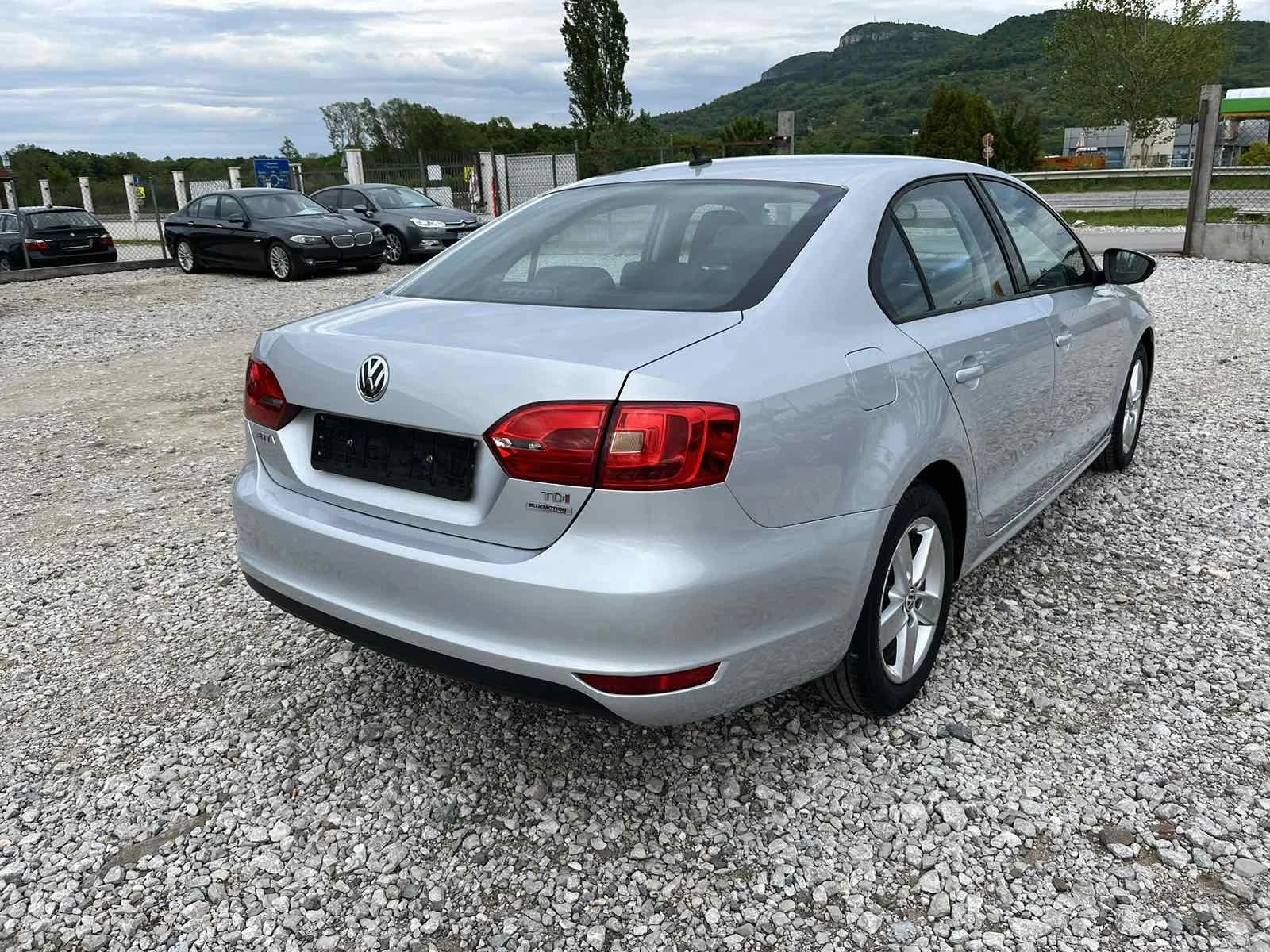 VW Jetta 1.6TDI 105к DSG BLUEMOTION КЛИМАТРОНИК ВНОС ИТАЛИЯ - изображение 4