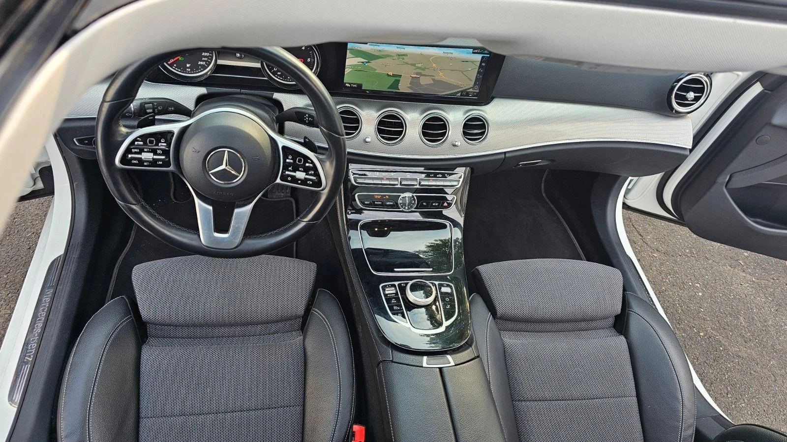 Mercedes-Benz E 220 194HP/NAVI/PANO/CAM/LED/ACC/KLESS/505v - изображение 6