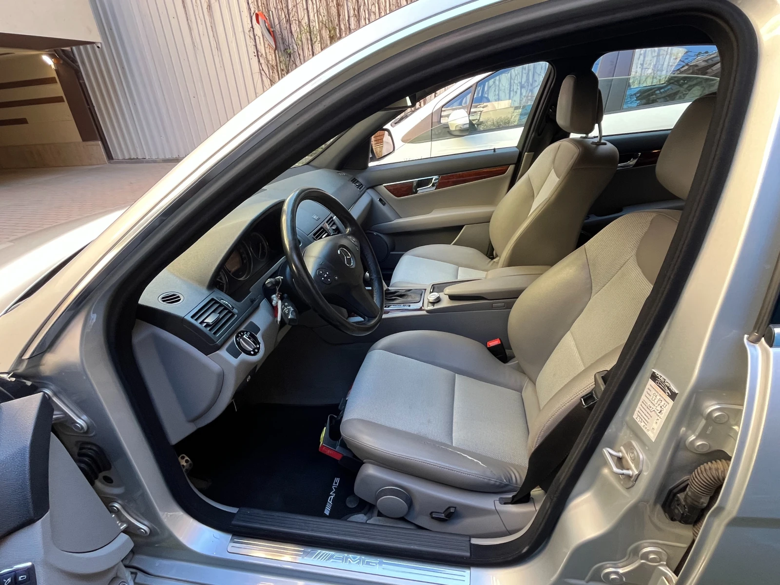 Mercedes-Benz C 320  - изображение 8
