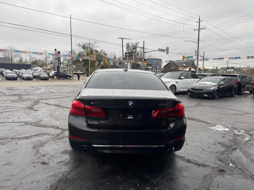 BMW 530 * АВТО КРЕДИТ* ЦЕНА ДО БГ * СЕРВИЗНА ИСТОРИЯ *  - изображение 7