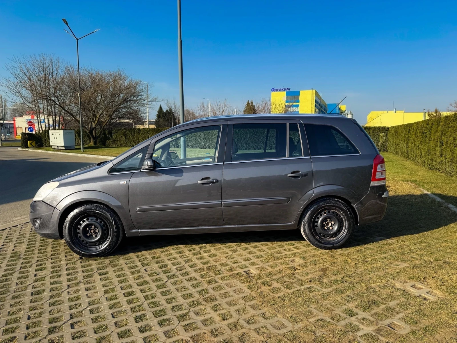 Opel Zafira, снимка 3 - Автомобили и джипове - 54020736