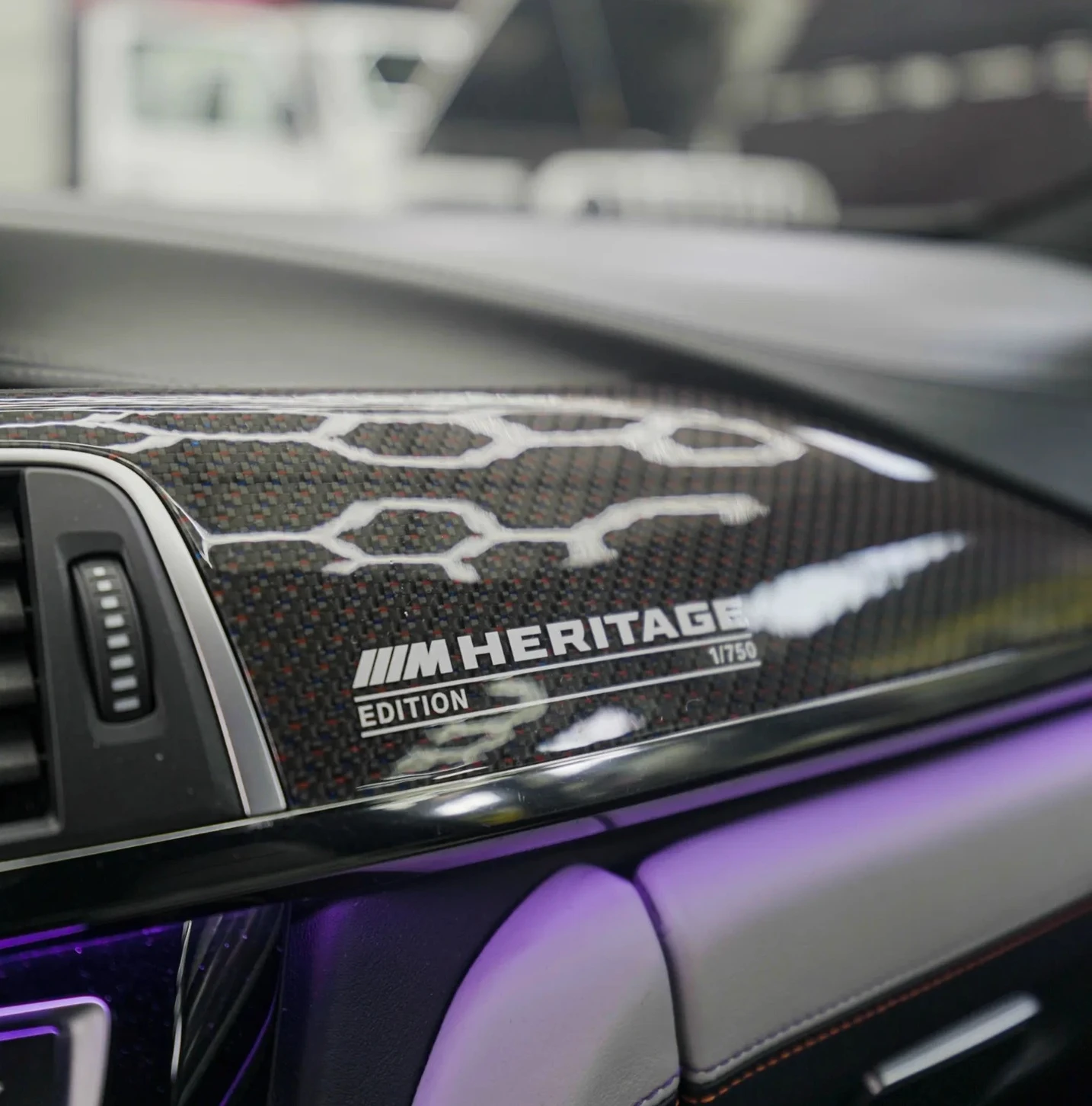 BMW M4 Competition M Heritage Edition 1/750, снимка 6 - Автомобили и джипове - 54110058