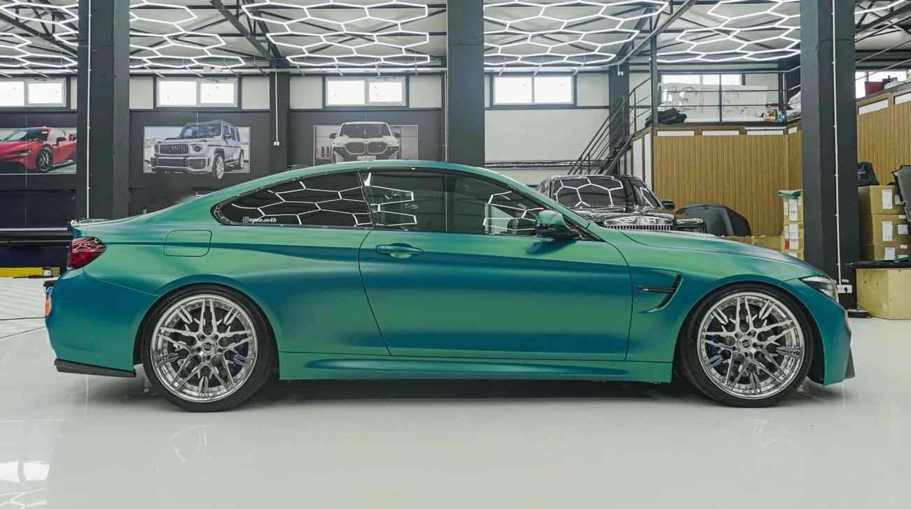 BMW M4 Competition M Heritage Edition 1/750, снимка 3 - Автомобили и джипове - 54110058