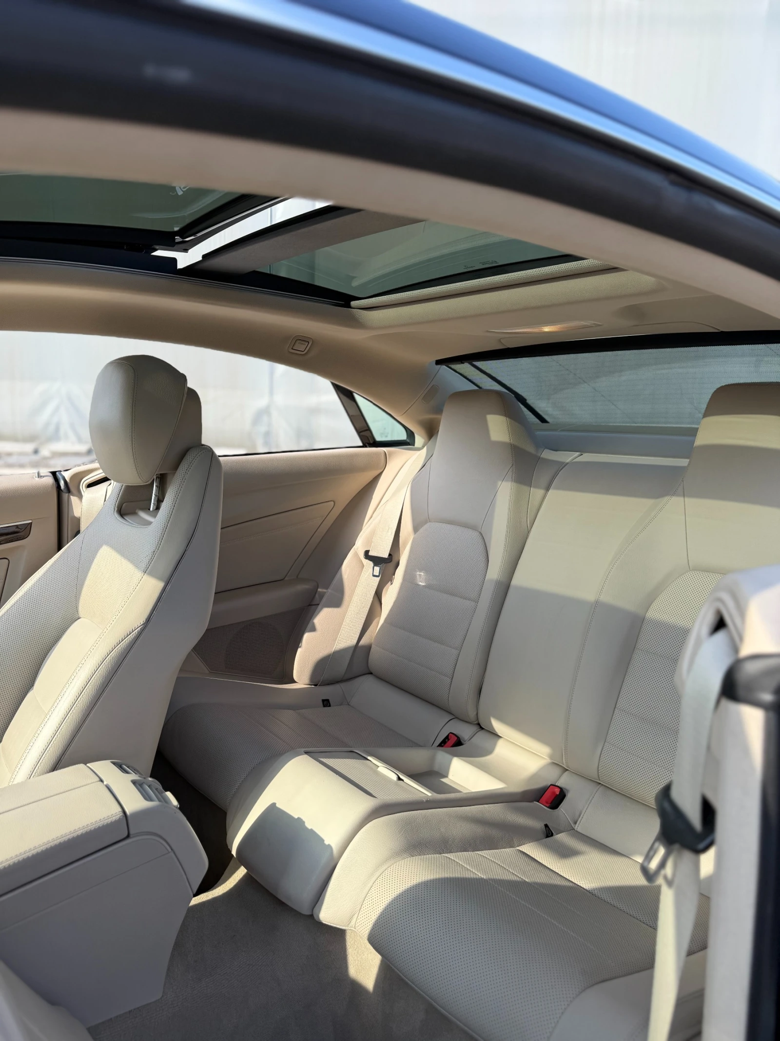 Mercedes-Benz E 350 FACELIFT / MANUFAKTUR / HARMAN-KARDON / PANO / RWD, снимка 15 - Автомобили и джипове - 55303894