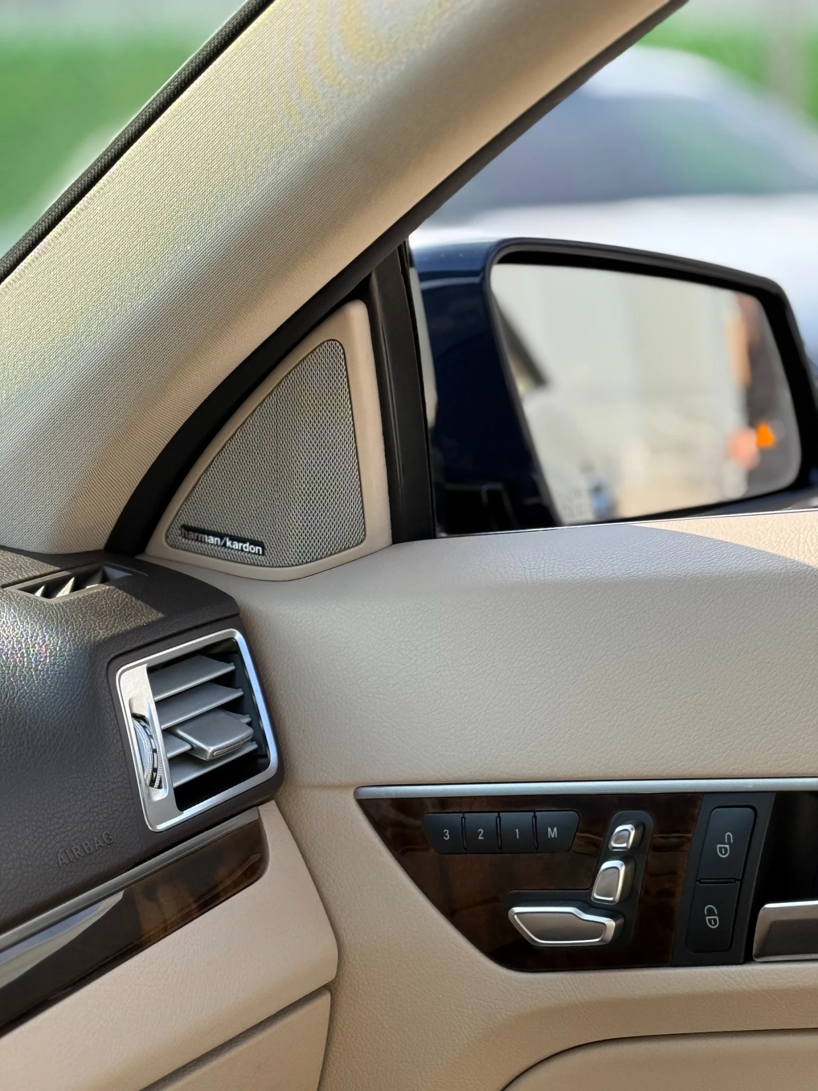Mercedes-Benz E 350 FACELIFT / MANUFAKTUR / HARMAN-KARDON / PANO / RWD, снимка 9 - Автомобили и джипове - 55303894