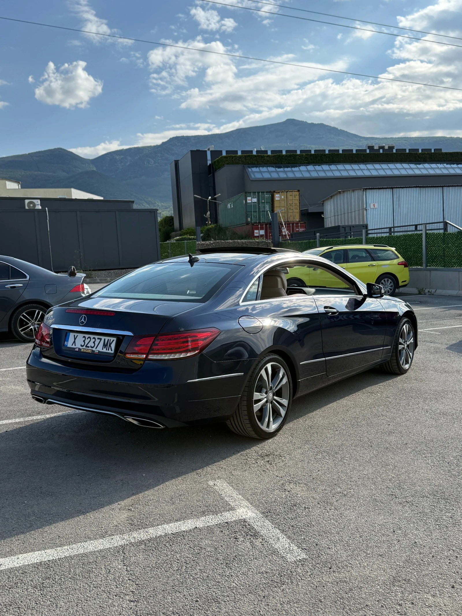 Mercedes-Benz E 350 FACELIFT / MANUFAKTUR / HARMAN-KARDON / PANO / RWD, снимка 2 - Автомобили и джипове - 55303894