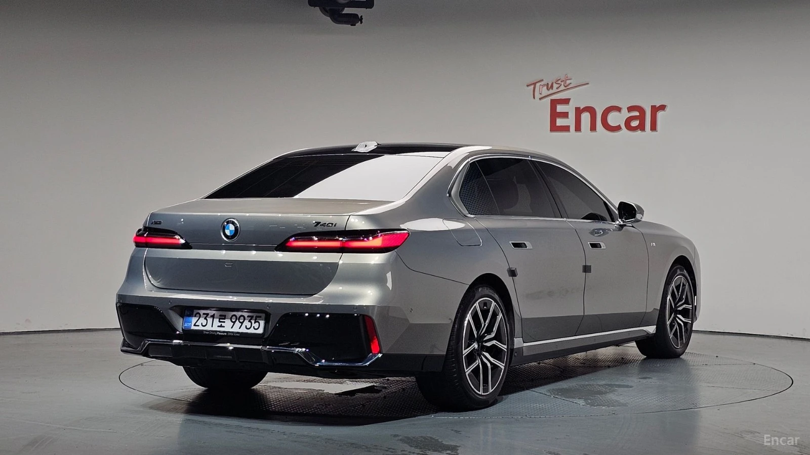 BMW 740 xDrive M SPORT* РЕЛАКС СЕДАЛКА* МОНИТОРИ* МАСАЖИ, снимка 3 - Автомобили и джипове - 55642815