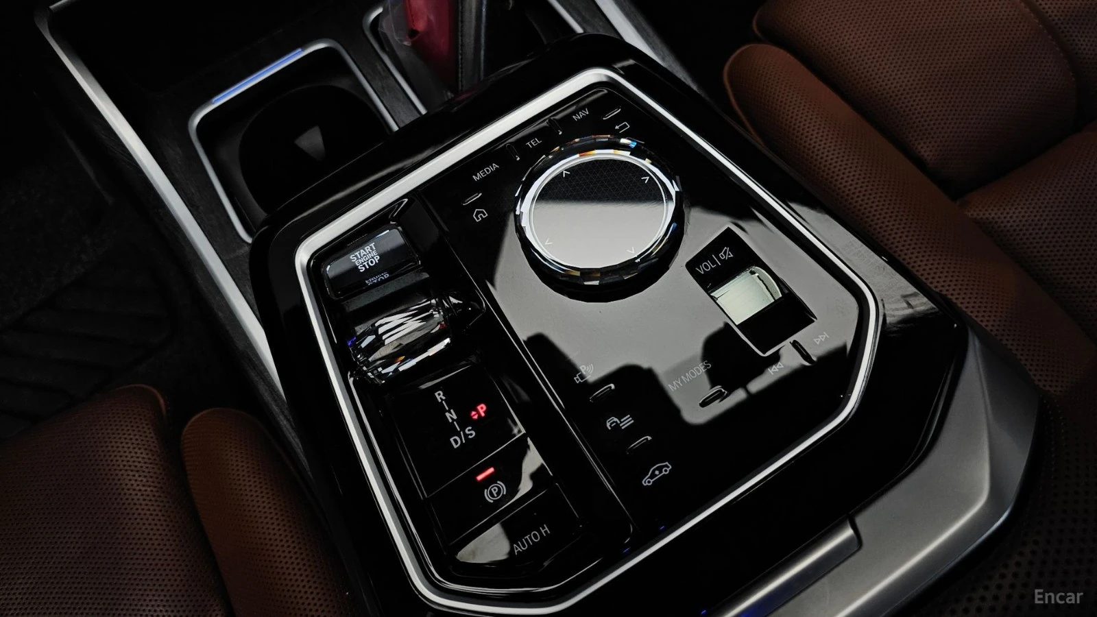 BMW 740 xDrive M SPORT* РЕЛАКС СЕДАЛКА* МОНИТОРИ* МАСАЖИ, снимка 7 - Автомобили и джипове - 55642815