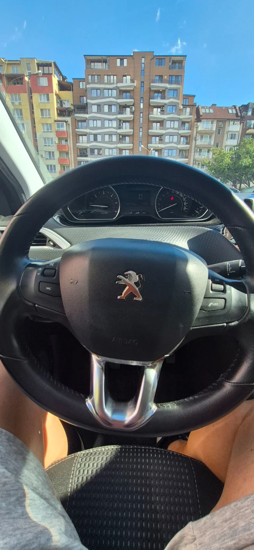 Peugeot 208, снимка 13 - Автомобили и джипове - 56200848